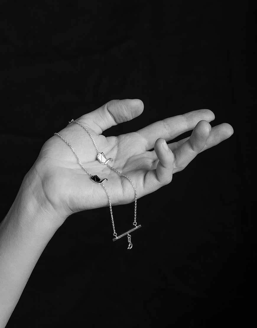 

Серебряный браслет с лебедями