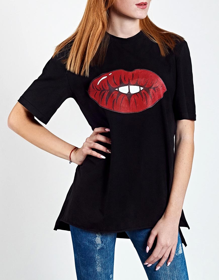 

Футболка с авторским принтом Black red lips