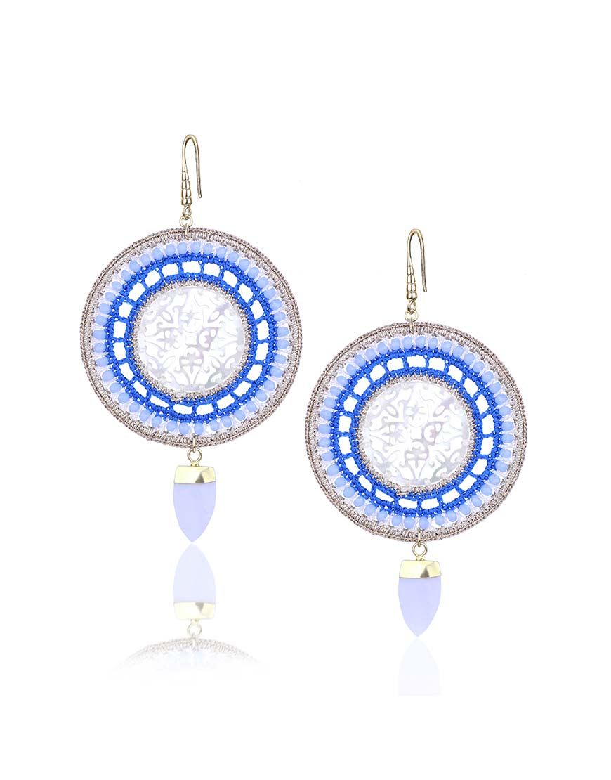 

Серьги из шелковой нити с камнями Swarovski