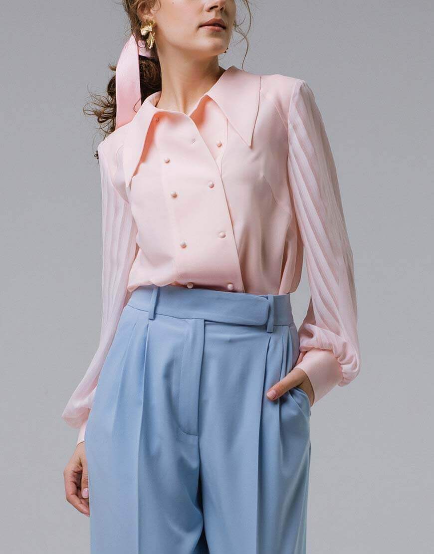 

Блуза свободного кроя с кокеткой