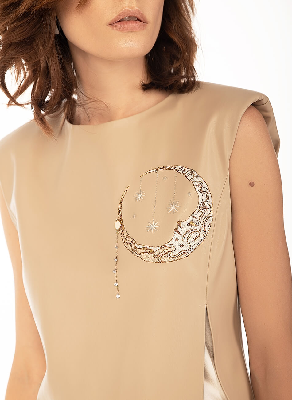 Подовжений топ з еко-шкіри WNDR_fw2021_tbezh_17, фото 1 Подовжений топ з еко-шкіри WNDR_fw2021_tbezh_17, фото 1 - в интернет магазине KAPSULA