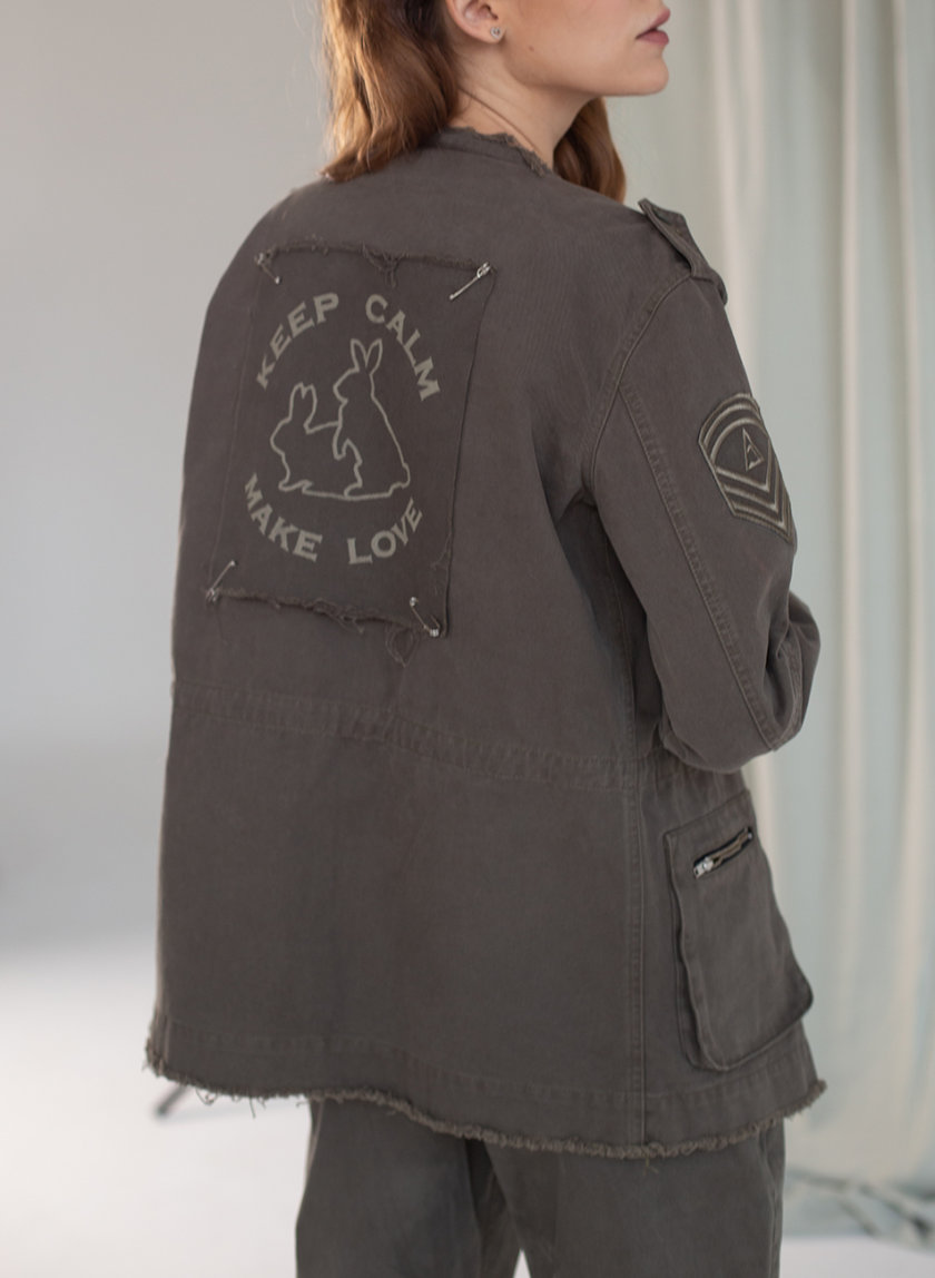 Джинсовая куртка с нашивками AIS_D104e_H, фото 1 - в интернет магазине KAPSULA