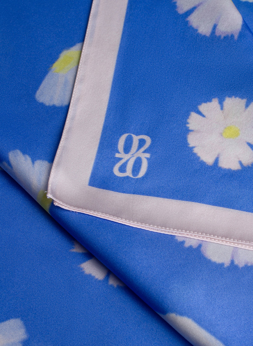 Шелковый платок с эксклюзивным принтом 100х100 см 0202_30039-6, фото 1 - в интернет магазине KAPSULA