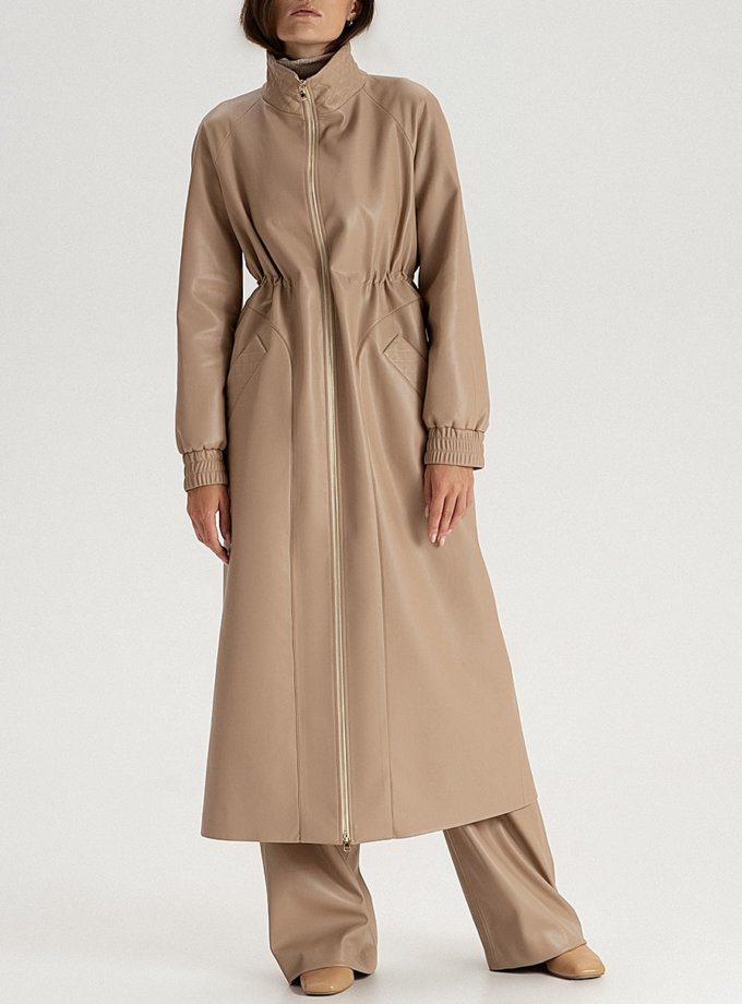 Плащ из эко-кожи beige WNDR_fw21_elb_04, фото 1 - в интернет магазине KAPSULA
