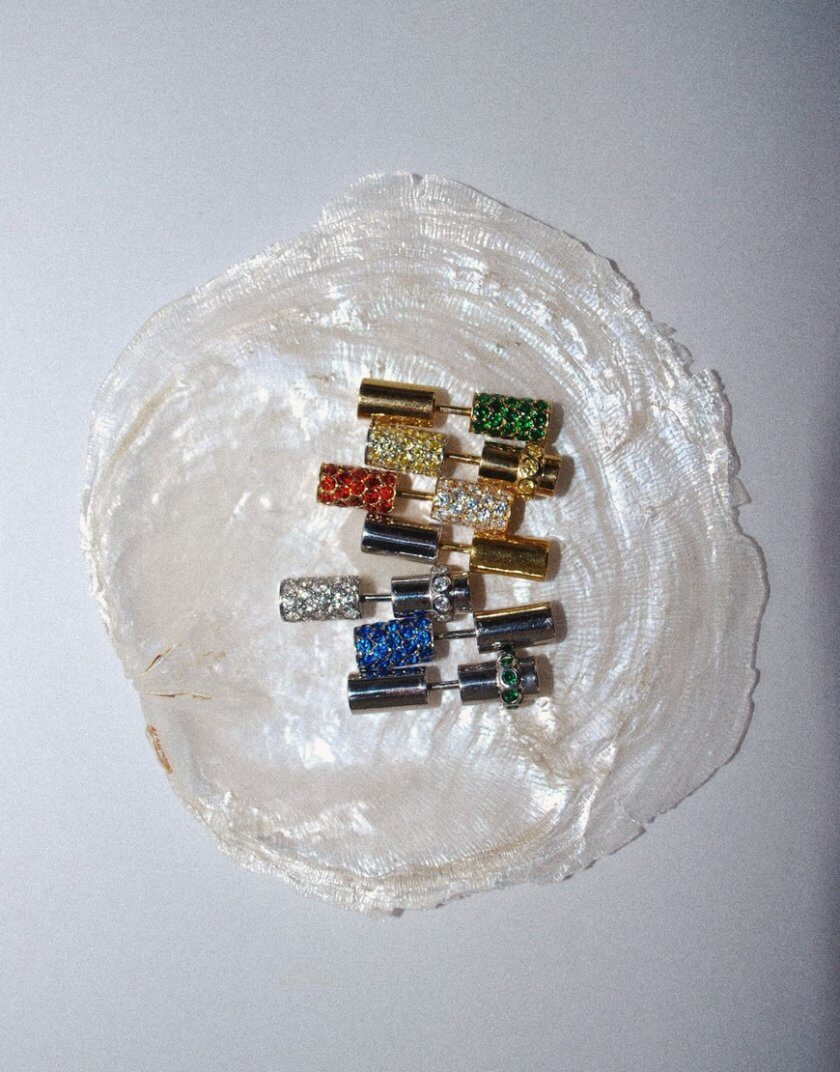 Половина моно-сережки Balance біла з білим камінням RAJ_ERA-047w, фото 1 - в интернет магазине KAPSULA