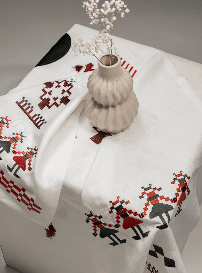 Ранер столовий з льону з машинною вишивкою з різдвяної колекції GNZD_LTUSTRCCGK-002E, фото 1 - в интернет магазине KAPSULA