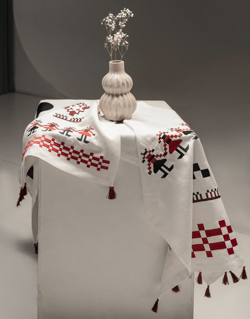 Ранер столовий з льону з машинною вишивкою з різдвяної колекції GNZD_LTUSTRCCGK-002E, фото 1 - в интернет магазине KAPSULA