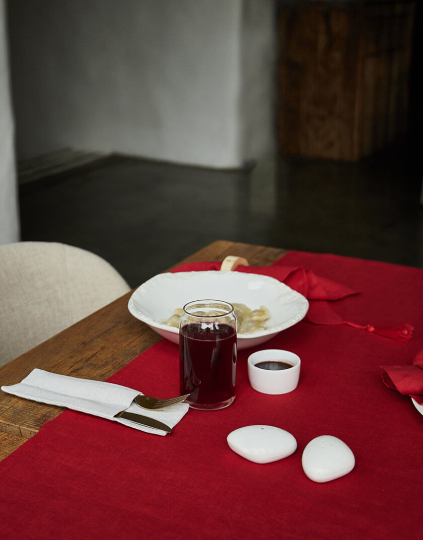 Доріжка на стіл (ранер) з льону з декоративними китицями GNZD_LTRDT-008, фото 1 - в интернет магазине KAPSULA
