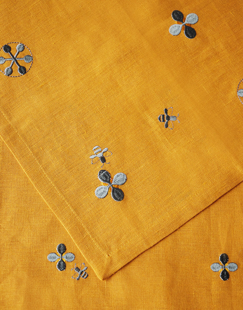 Серветки столові з льону з машинною вишивкою з колекції Мед в кольорі Шафран GNZD_LTNMEHC-011, фото 1 - в интернет магазине KAPSULA