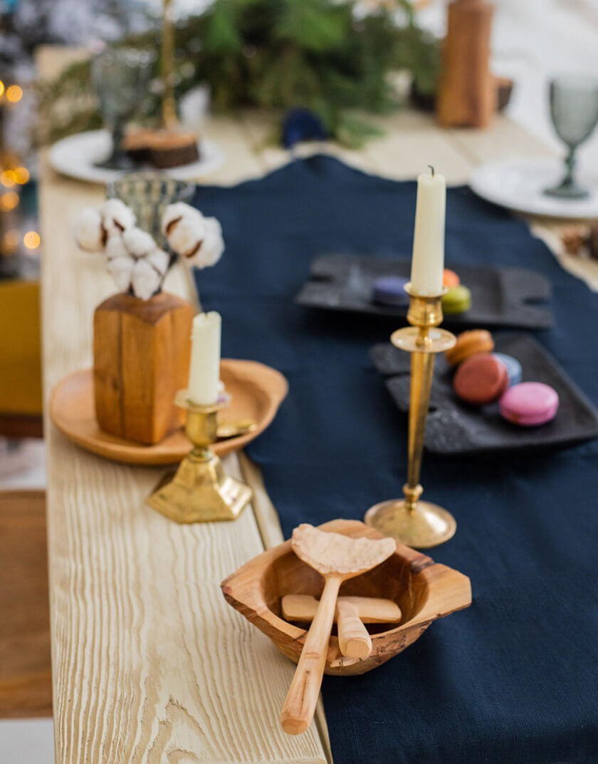 Доріжка на стіл (ранер) з льону з декоративними китицями GNZD_LTRDT-010, фото 1 - в интернет магазине KAPSULA