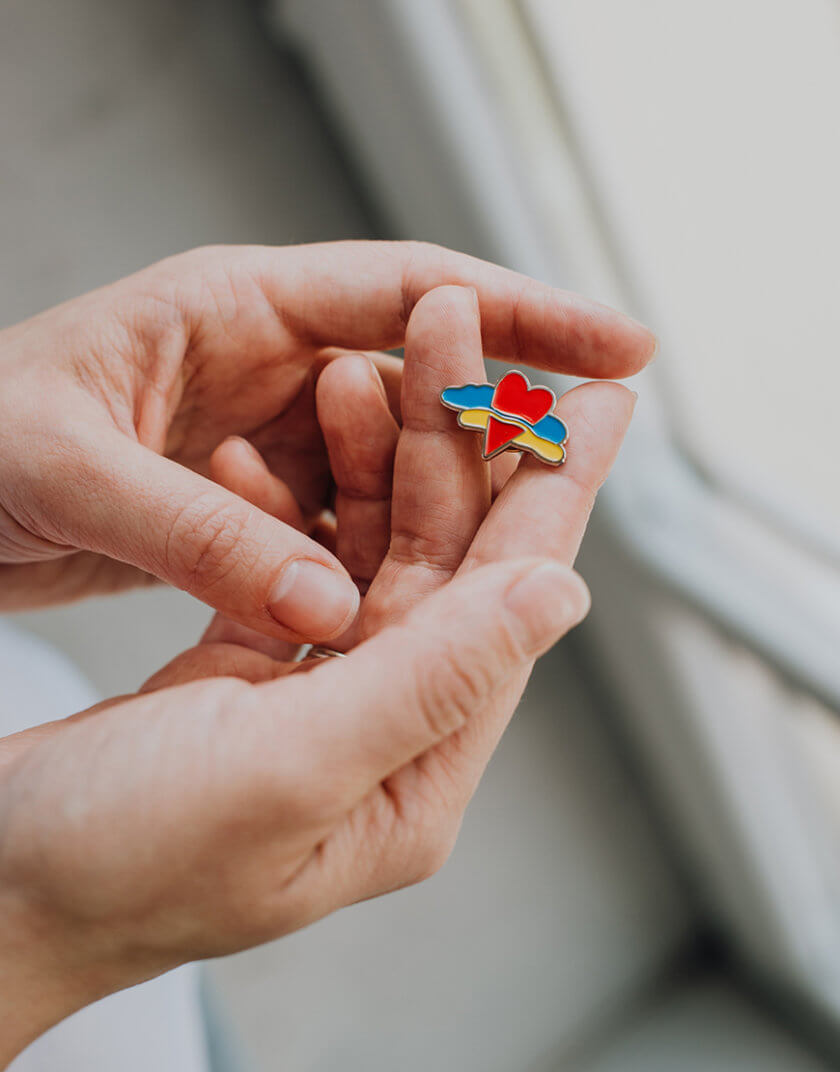 Пін Україна в серці NGD_acc-pin1-lu, фото 1 - в интернет магазине KAPSULA