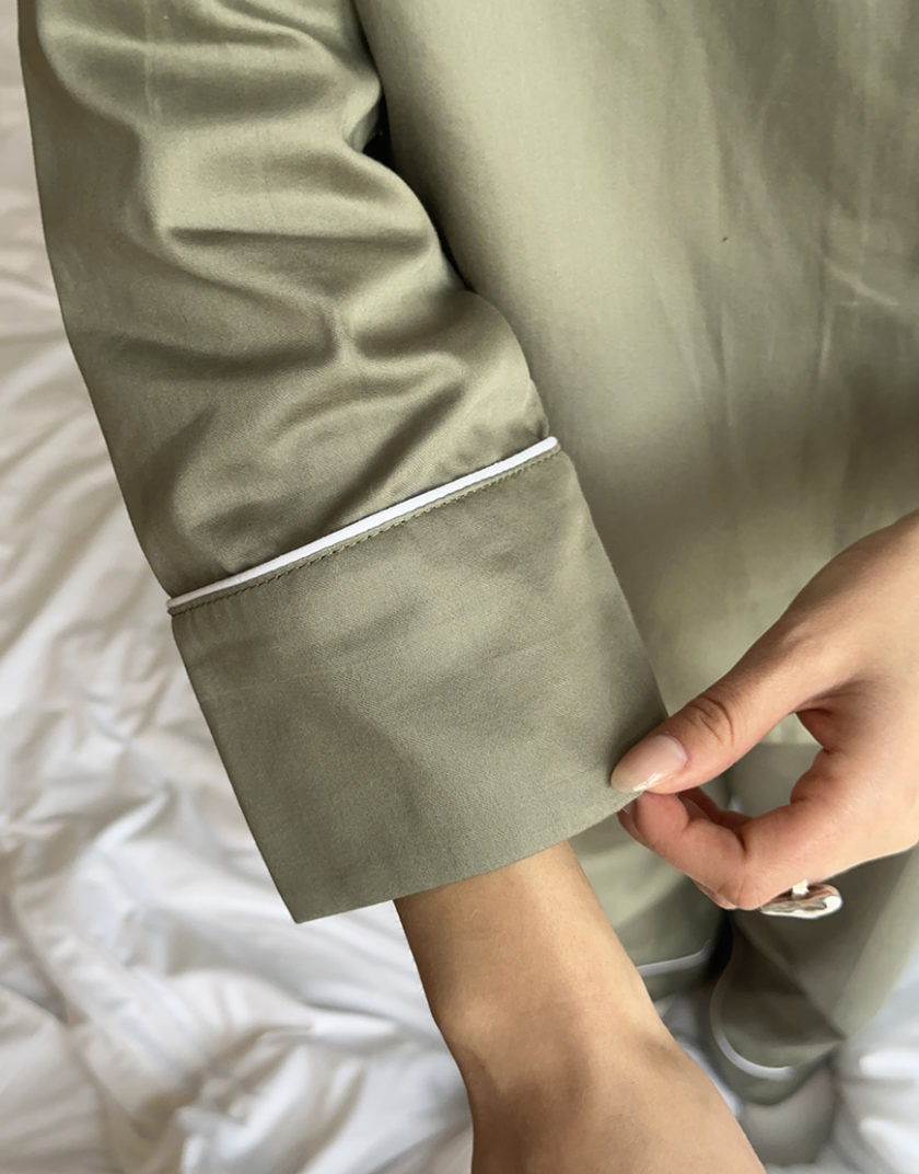 Сатинова піжама оливкого кольору з білим кантом BEDCLZ_pj_06, фото 1 - в интернет магазине KAPSULA