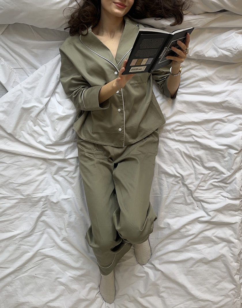 Сатинова піжама оливкого кольору з білим кантом BEDCLZ_pj_06, фото 1 - в интернет магазине KAPSULA