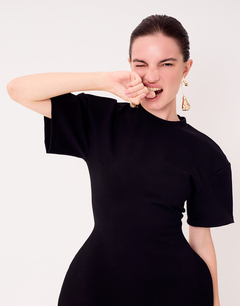 Сукня-футболка з плечима чорна WH_shldrstshrtdress-blc081, фото 1 - в интернет магазине KAPSULA
