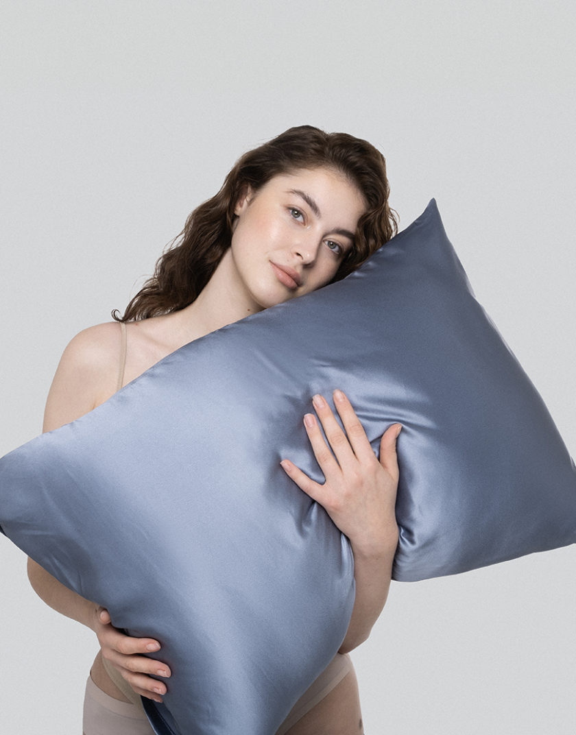 Наволочка з 100% шовку Mulberry блакитна MLD_pillowcase_1, фото 1 - в интернет магазине KAPSULA