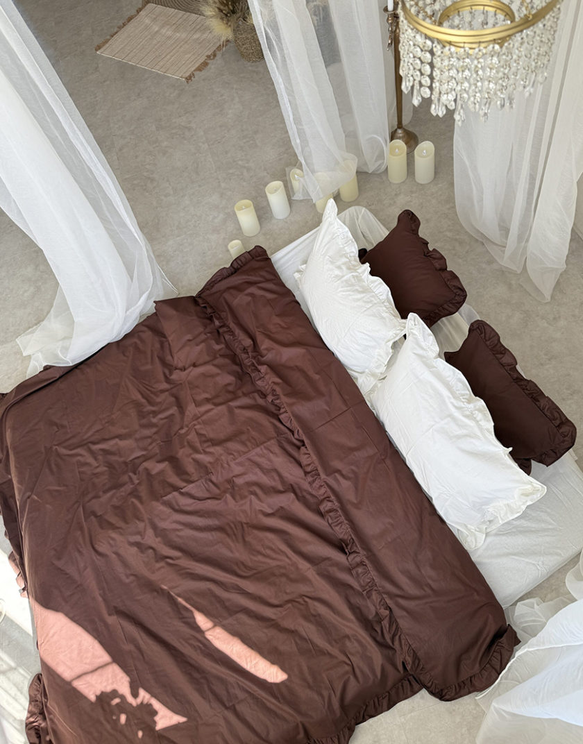 Комплект постільної білизни White+chocolate з рюшами BEDCLZ_3921-1-2-1, фото 1 - в интернет магазине KAPSULA