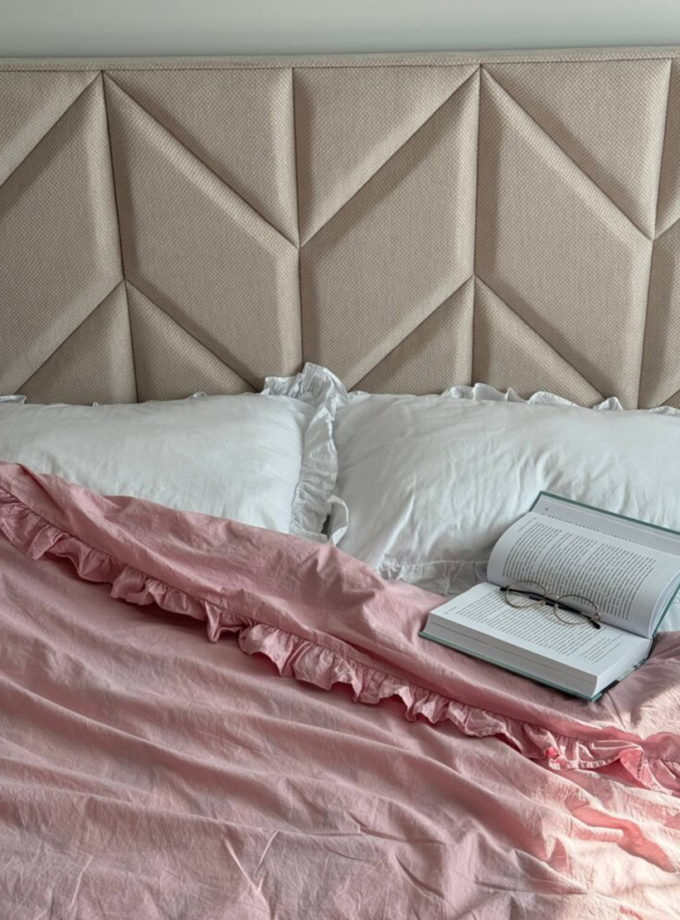 Комплект постільної білизни White+Pink з рюшами BEDCLZ_33921-1-2-3-1-1-1-2-1-1, фото 1 - в интернет магазине KAPSULA