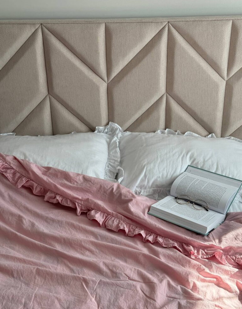 Комплект постільної білизни White+Pink з рюшами BEDCLZ_33921-1-2-3-1-1-1-2-1-1, фото 1 - в интернет магазине KAPSULA