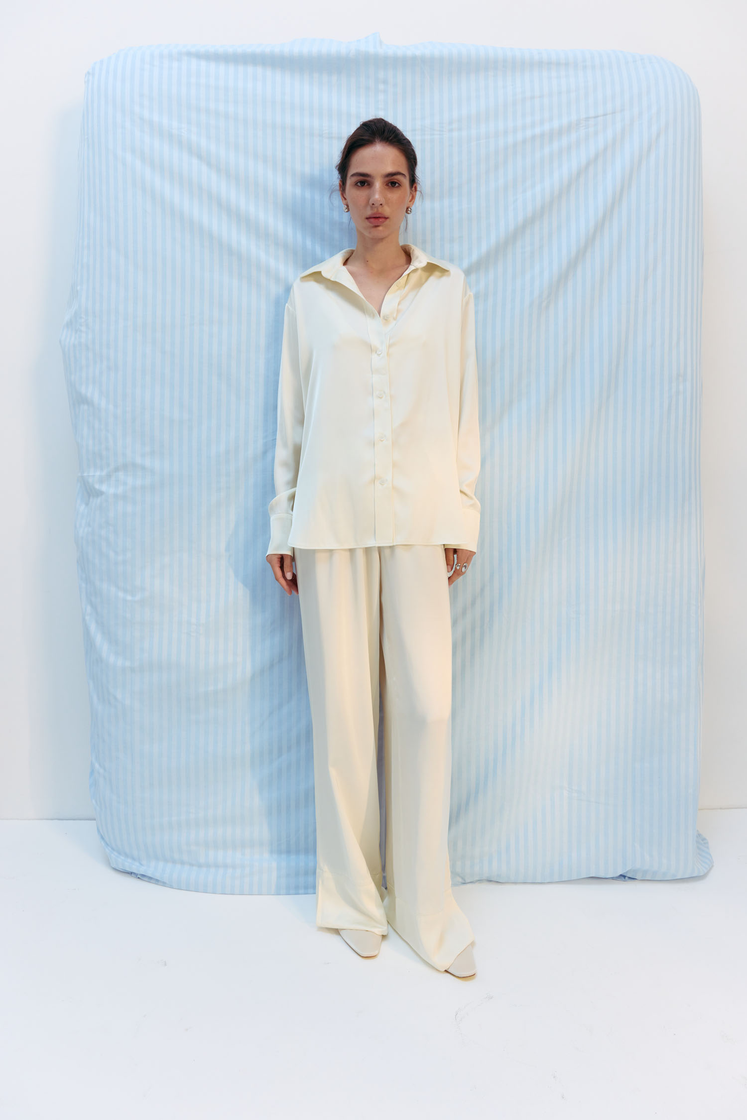 Сорочка прямого крою з сатину молочна TLA_00003238, фото 1 Сорочка прямого крою з сатину молочна TLA_00003238, фото 1 - в интернет магазине KAPSULA