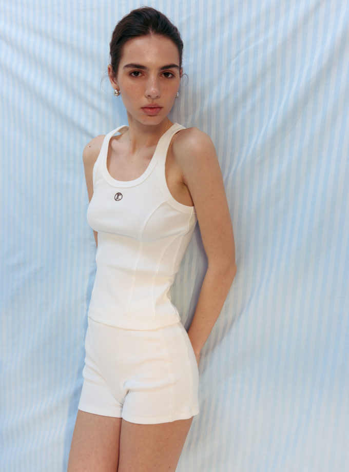 Трикотажний топ з брендованим лого молочний TLA_00003241, фото 1 Трикотажний топ з брендованим лого молочний TLA_00003241, фото 1 - в интернет магазине KAPSULA