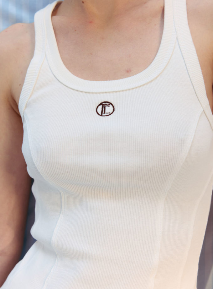 Трикотажний топ з брендованим лого молочний TLA_00003241, фото 1 Трикотажний топ з брендованим лого молочний TLA_00003241, фото 1 - в интернет магазине KAPSULA
