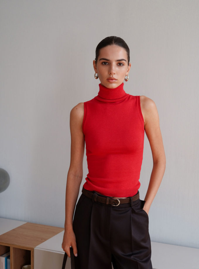 Трикотажний топ із високою горловиною червоний TLA_00003337, фото 1 Трикотажний топ із високою горловиною червоний TLA_00003337, фото 1 - в интернет магазине KAPSULA