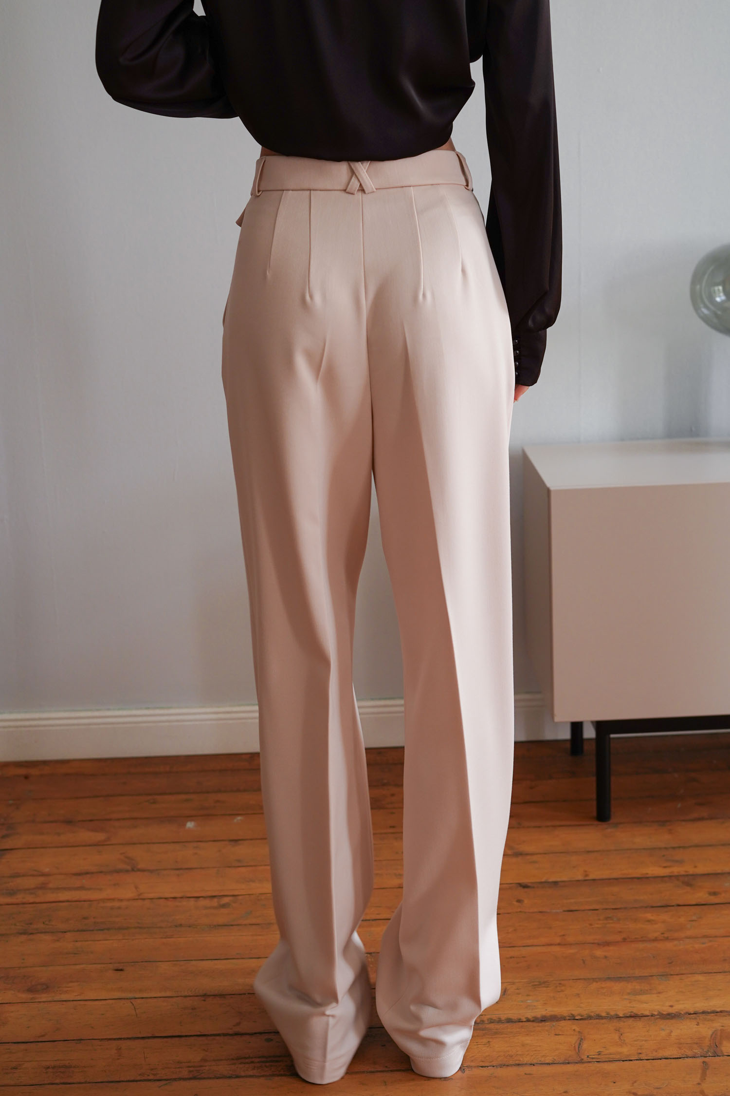 Брюки палаццо з декоративним клапаном кремові Modena TLA_00003354, фото 1 Брюки палаццо з декоративним клапаном кремові Modena TLA_00003354, фото 1 - в интернет магазине KAPSULA