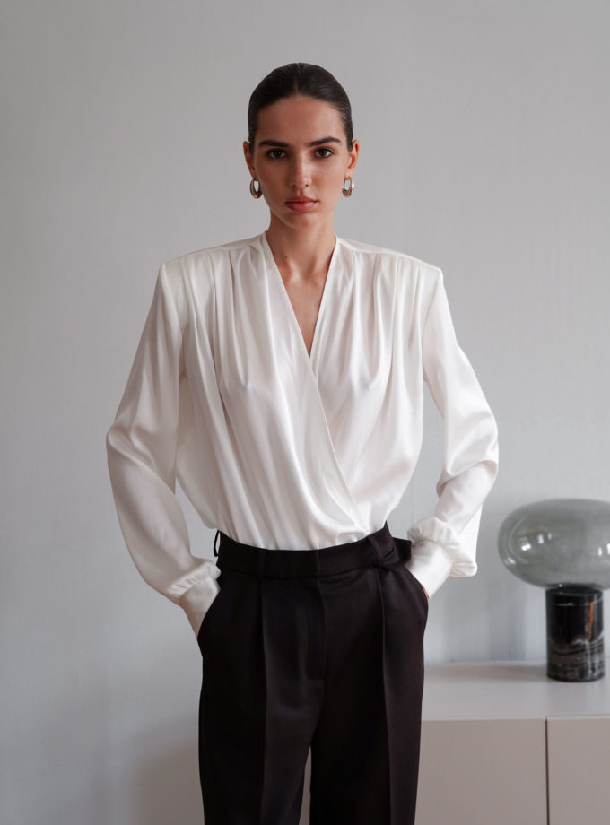 Блуза сатинова зі складами молочна TLA_00003370, фото 1 - в интернет магазине KAPSULA