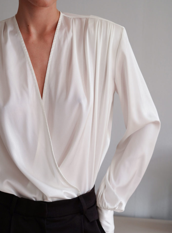 Блуза сатинова зі складами молочна TLA_00003370, фото 1 - в интернет магазине KAPSULA