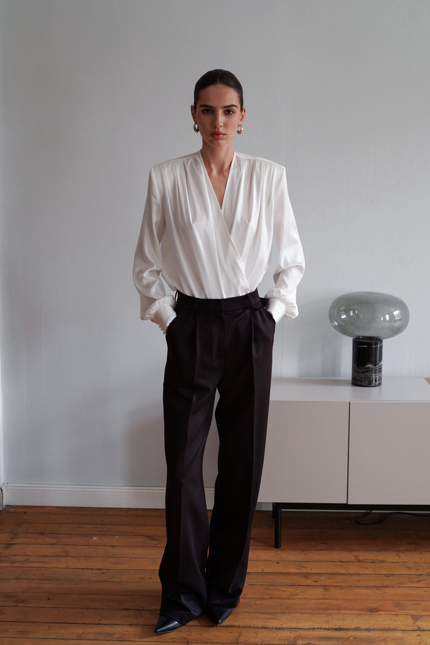 Блуза сатинова зі складами молочна TLA_00003370, фото 1 Блуза сатинова зі складами молочна TLA_00003370, фото 1 - в интернет магазине KAPSULA