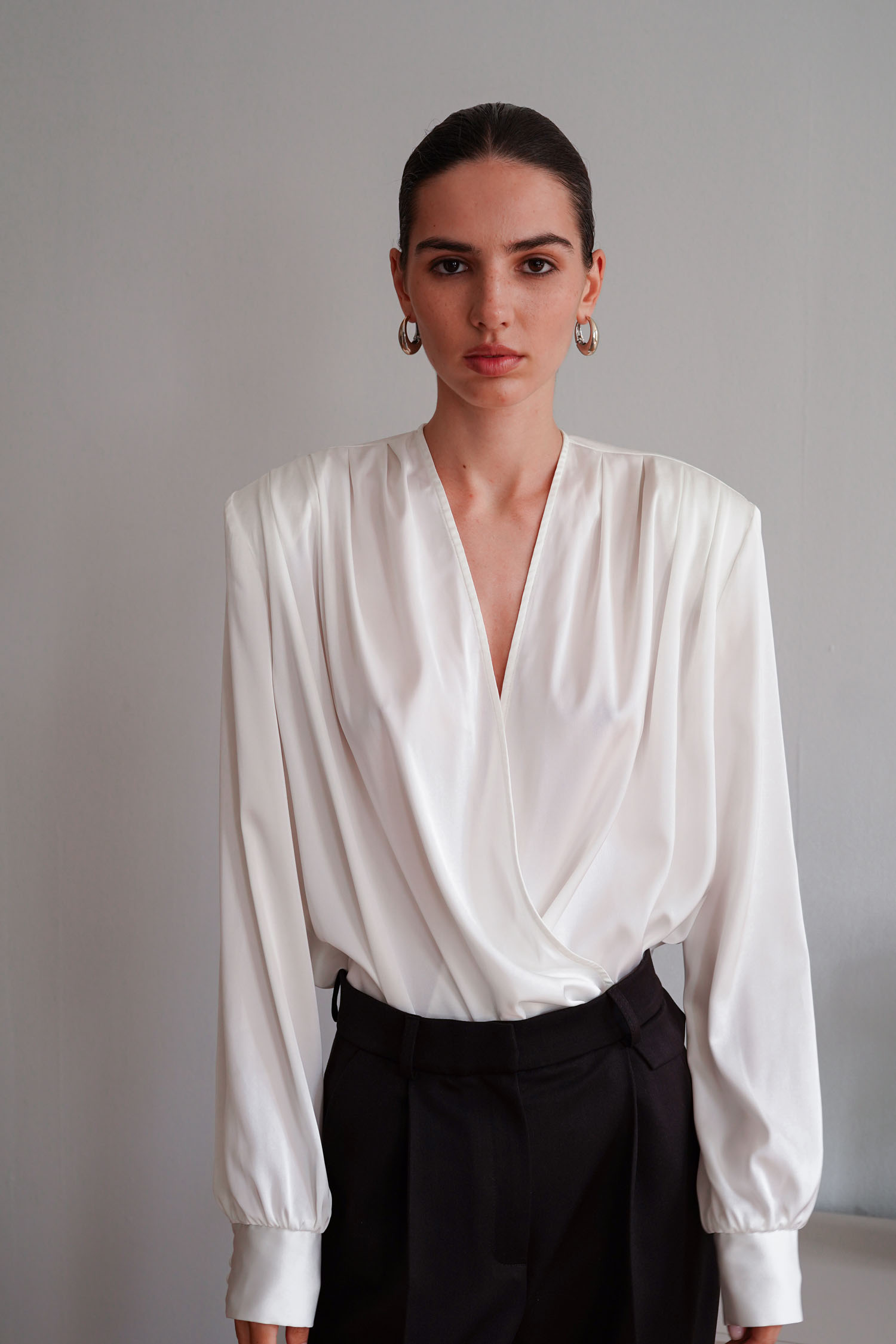 Блуза сатинова зі складами молочна TLA_00003370, фото 1 Блуза сатинова зі складами молочна TLA_00003370, фото 1 - в интернет магазине KAPSULA