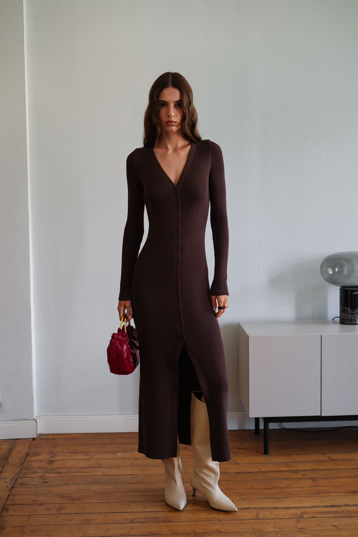 Трикотажна сукня максі на ґудзиках шоколадна TLA_00003381, фото 1 Трикотажна сукня максі на ґудзиках шоколадна TLA_00003381, фото 1 - в интернет магазине KAPSULA