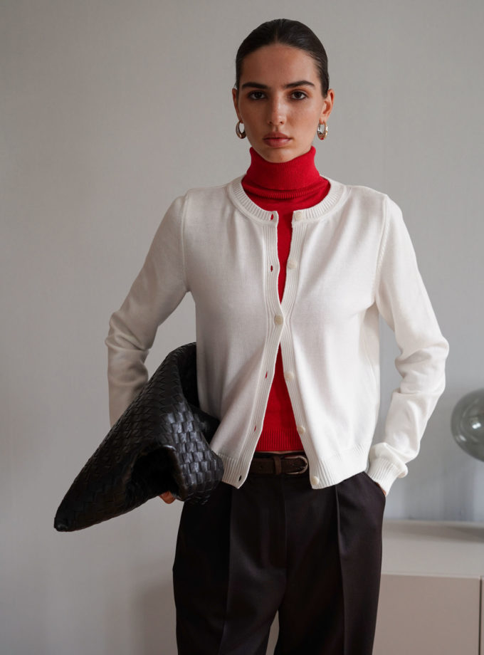 Трикотажний кардиган з круглим вирізом молочний TLA_00003383, фото 1 Трикотажний кардиган з круглим вирізом молочний TLA_00003383, фото 1 - в интернет магазине KAPSULA