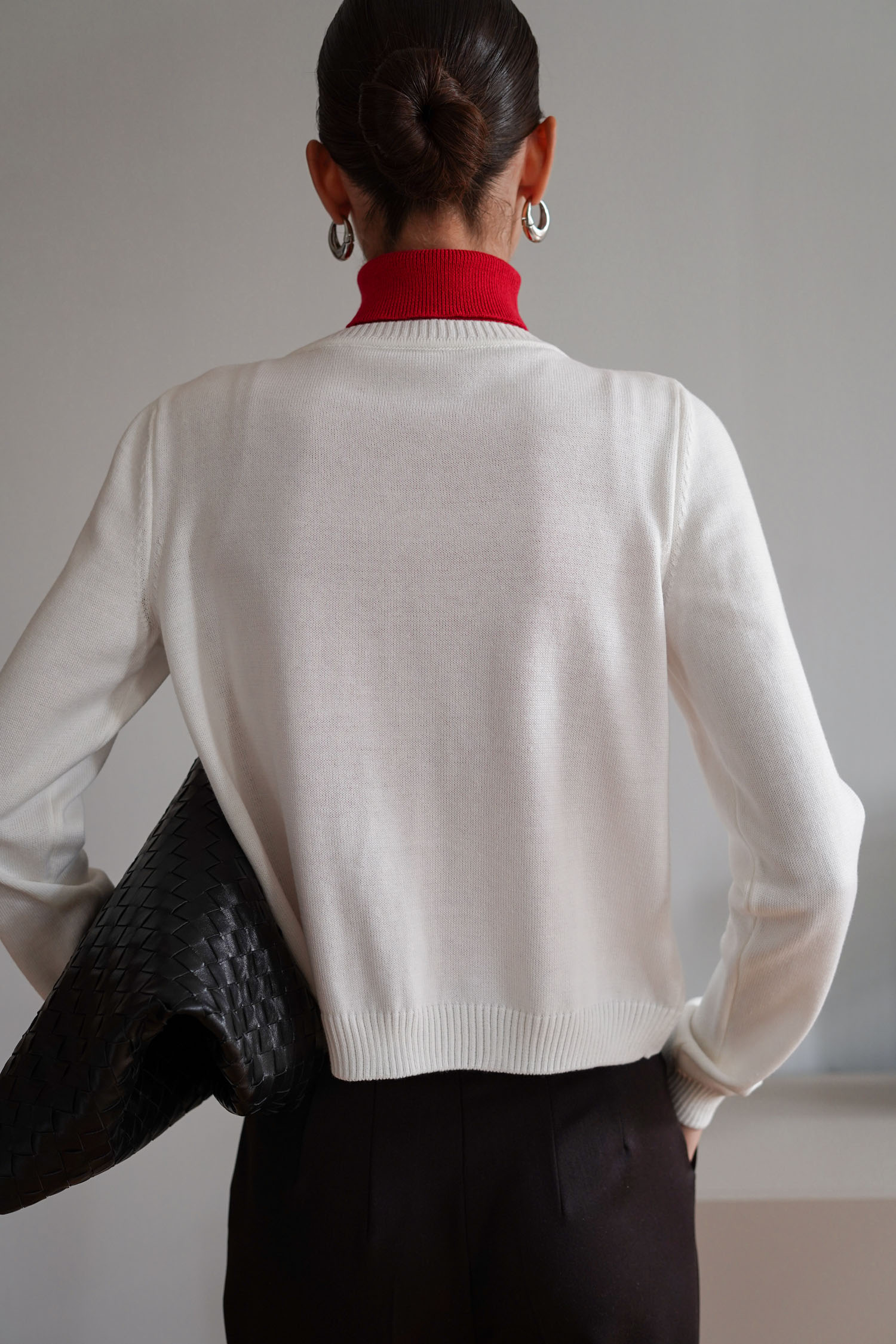 Трикотажний кардиган з круглим вирізом молочний TLA_00003383, фото 1 Трикотажний кардиган з круглим вирізом молочний TLA_00003383, фото 1 - в интернет магазине KAPSULA