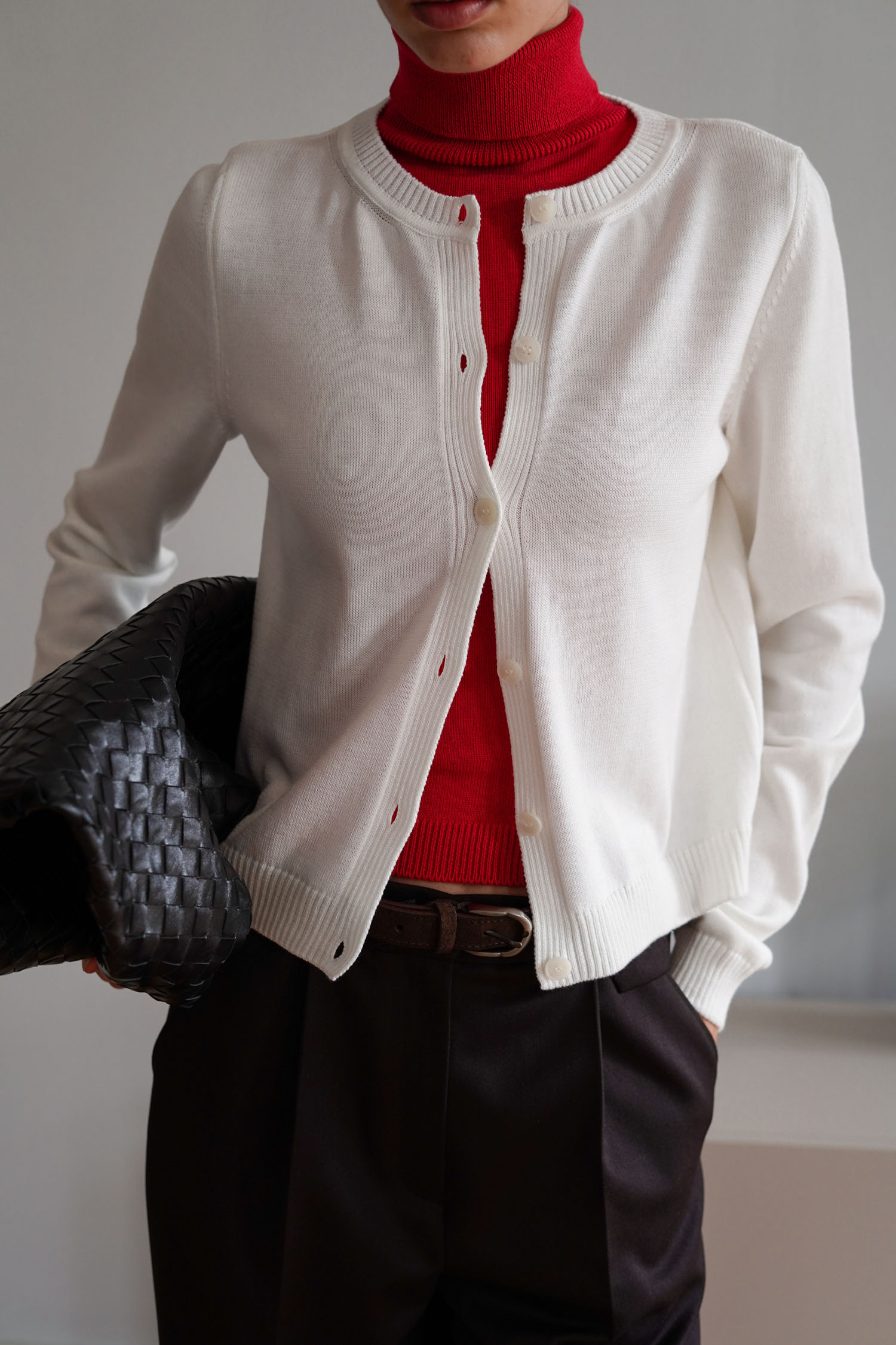 Трикотажний кардиган з круглим вирізом молочний TLA_00003383, фото 1 Трикотажний кардиган з круглим вирізом молочний TLA_00003383, фото 1 - в интернет магазине KAPSULA