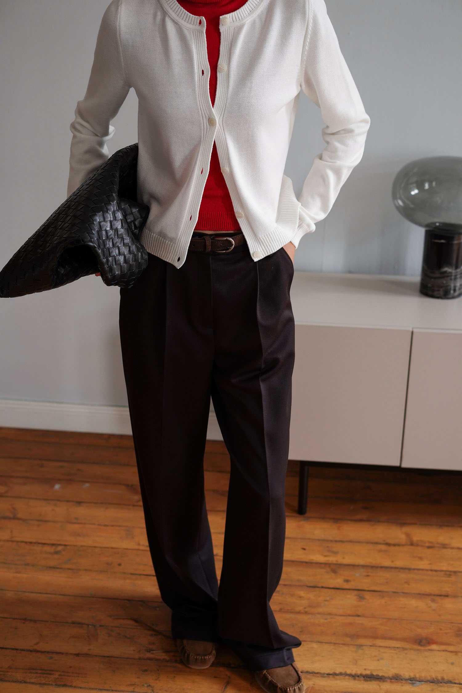 Трикотажний кардиган з круглим вирізом молочний TLA_00003383, фото 1 Трикотажний кардиган з круглим вирізом молочний TLA_00003383, фото 1 - в интернет магазине KAPSULA