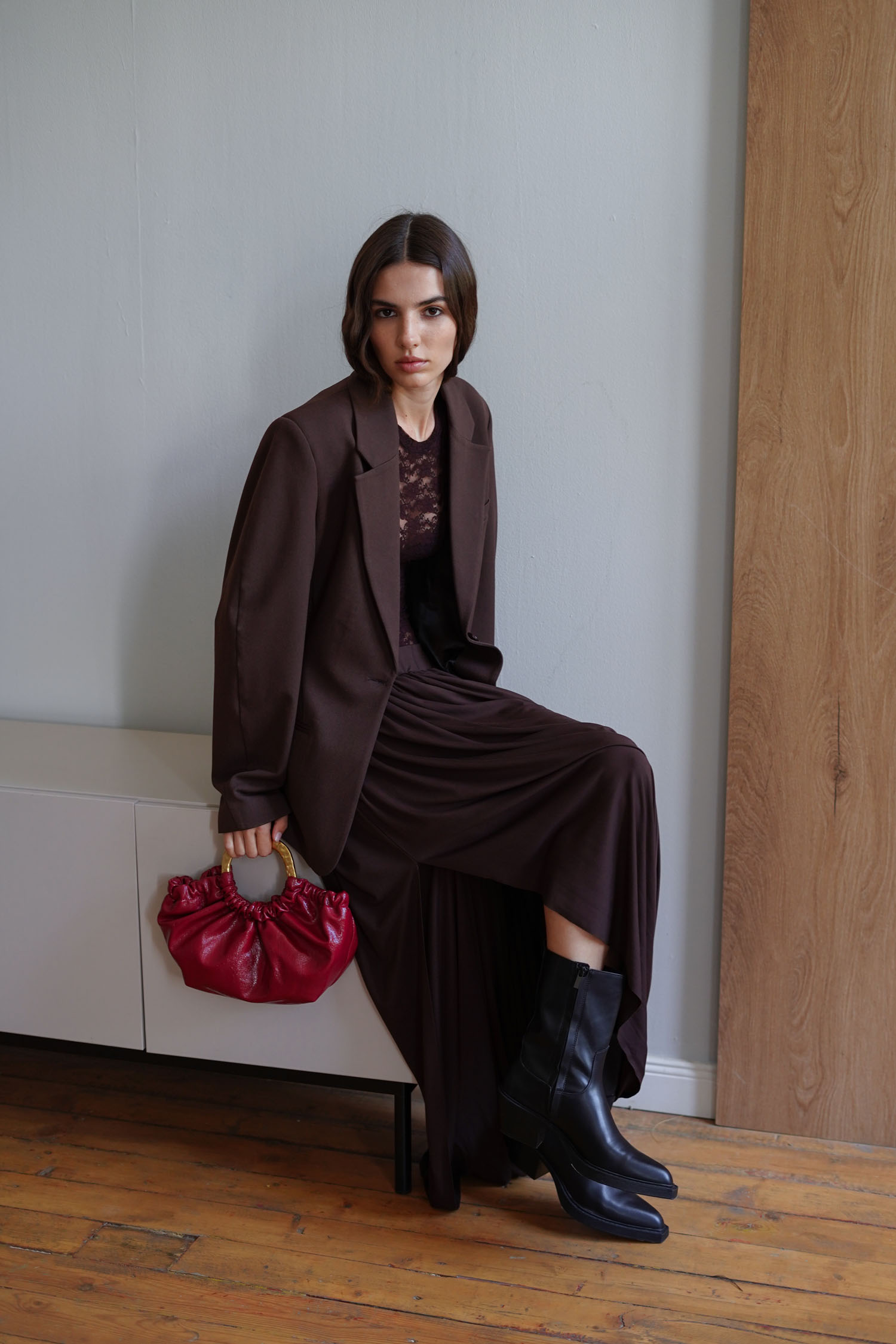 Трикотажна спідниця міді зі складами шоколадна TLA_00003395, фото 1 Трикотажна спідниця міді зі складами шоколадна TLA_00003395, фото 1 - в интернет магазине KAPSULA