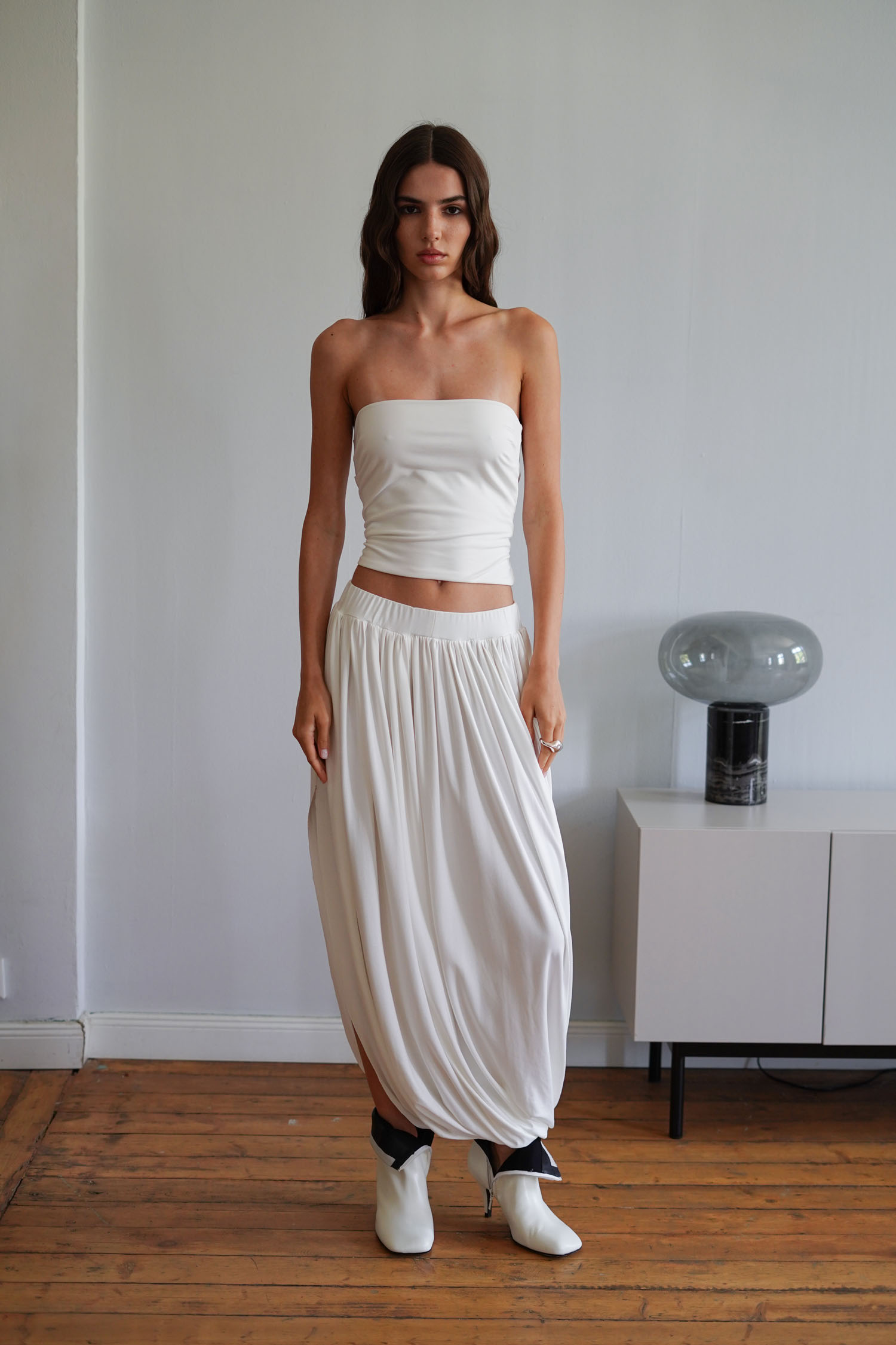 Трикотажна спідниця міді зі складами молочна TLA_00003396, фото 1 Трикотажна спідниця міді зі складами молочна TLA_00003396, фото 1 - в интернет магазине KAPSULA