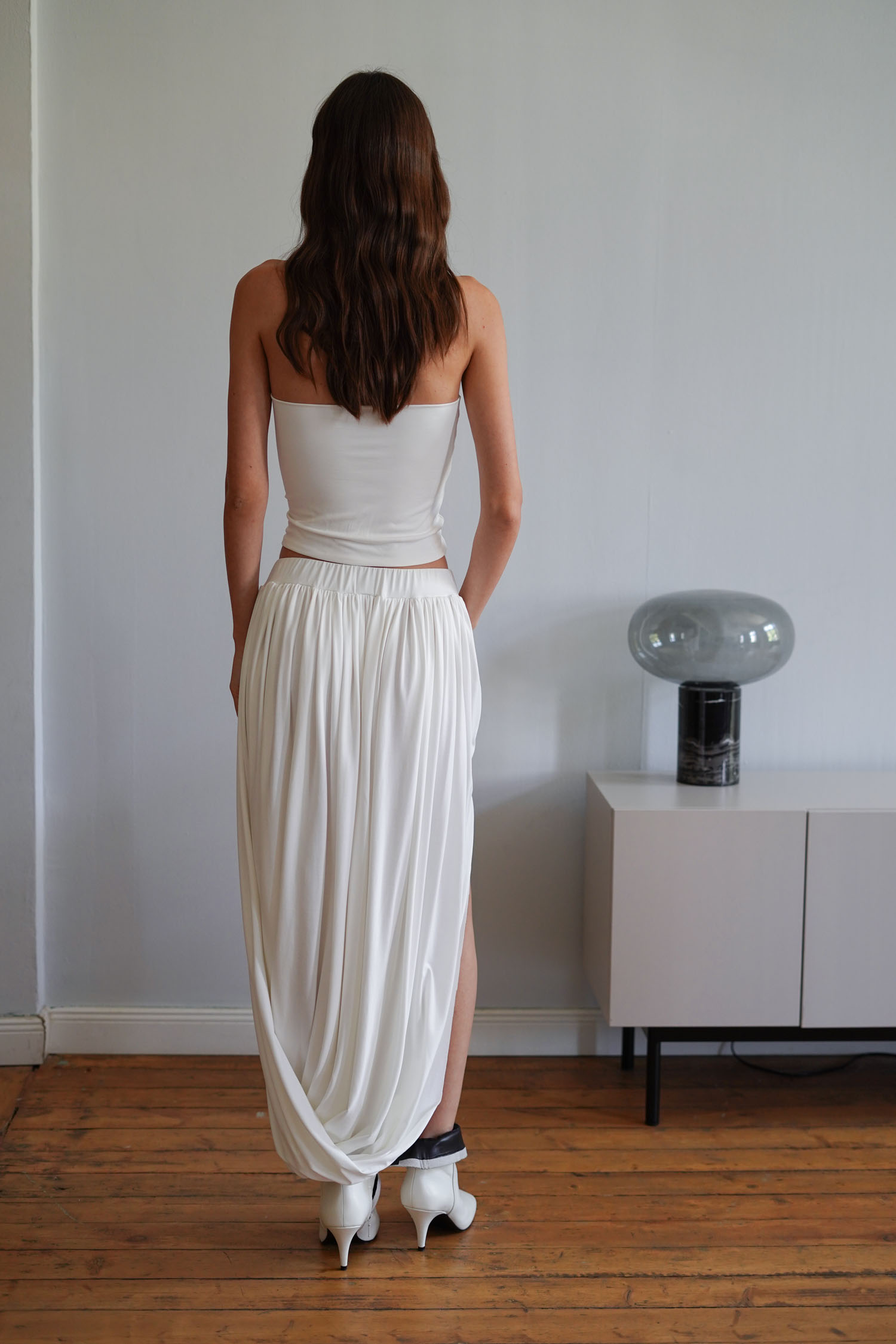 Трикотажна спідниця міді зі складами молочна TLA_00003396, фото 1 Трикотажна спідниця міді зі складами молочна TLA_00003396, фото 1 - в интернет магазине KAPSULA