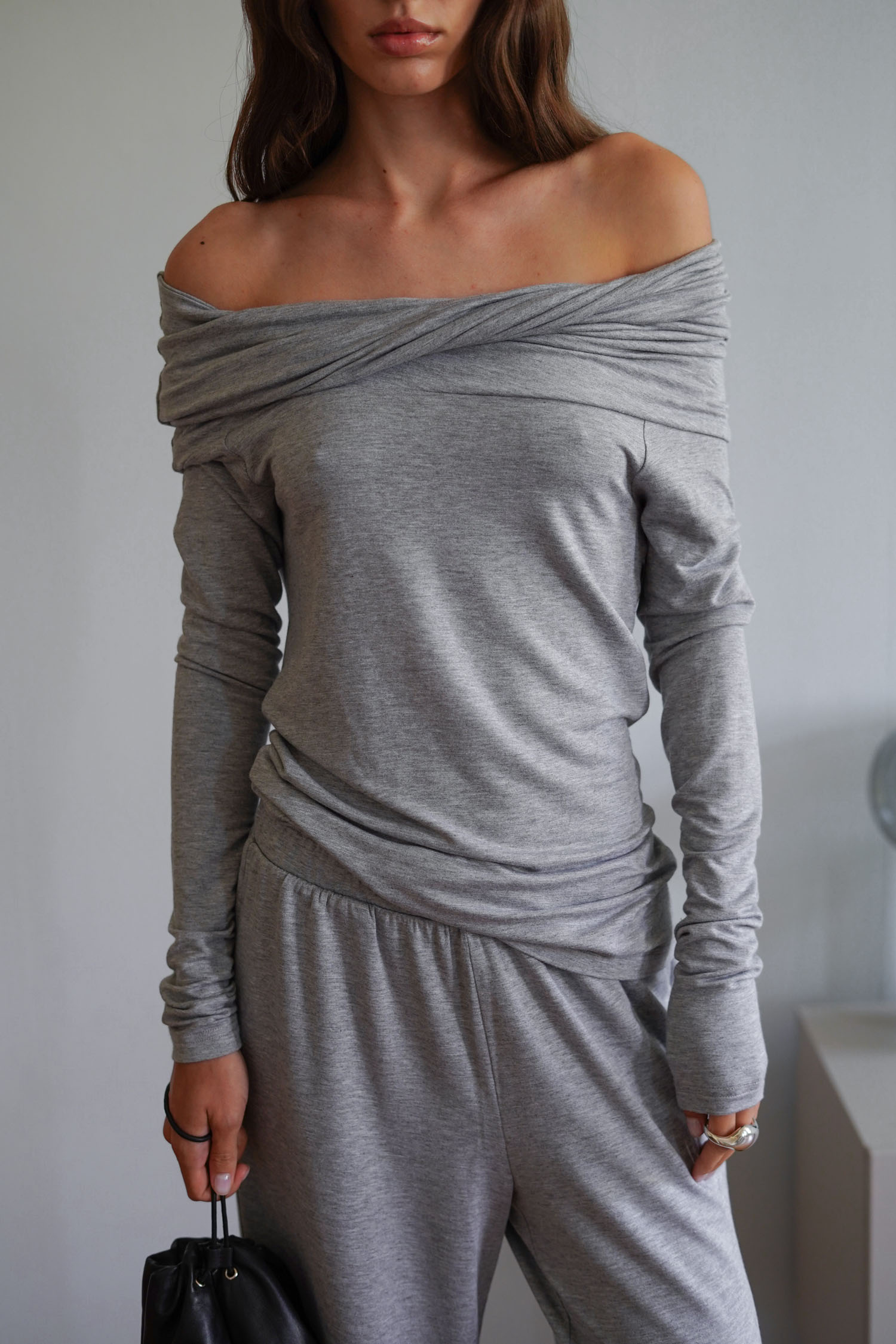 Лонгслів з відкритими плечима сірий меланж TLA_00003412, фото 1 Лонгслів з відкритими плечима сірий меланж TLA_00003412, фото 1 - в интернет магазине KAPSULA