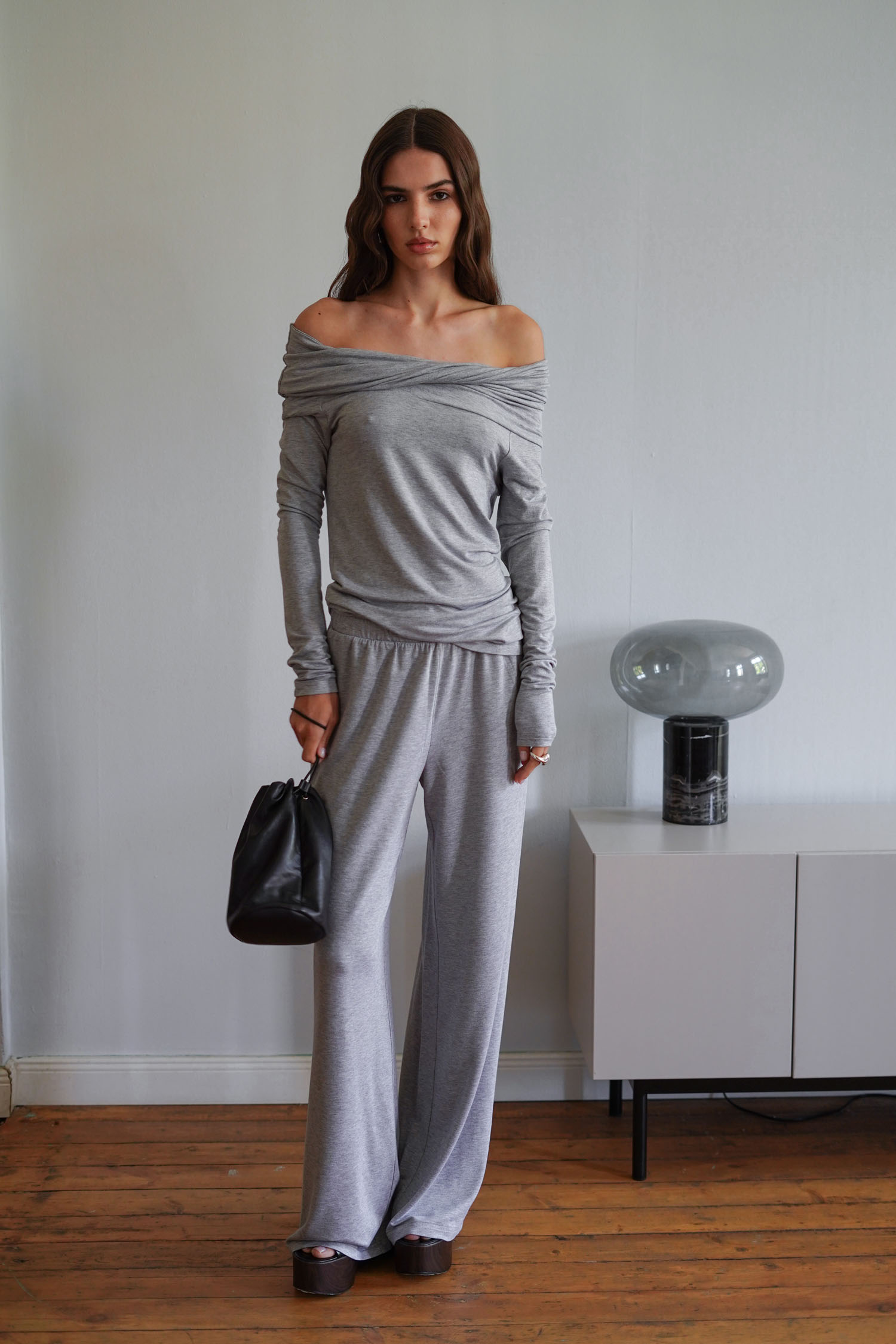 Брюки трикотажні вільного крою сірий меланж TLA_00003413, фото 1 Брюки трикотажні вільного крою сірий меланж TLA_00003413, фото 1 - в интернет магазине KAPSULA