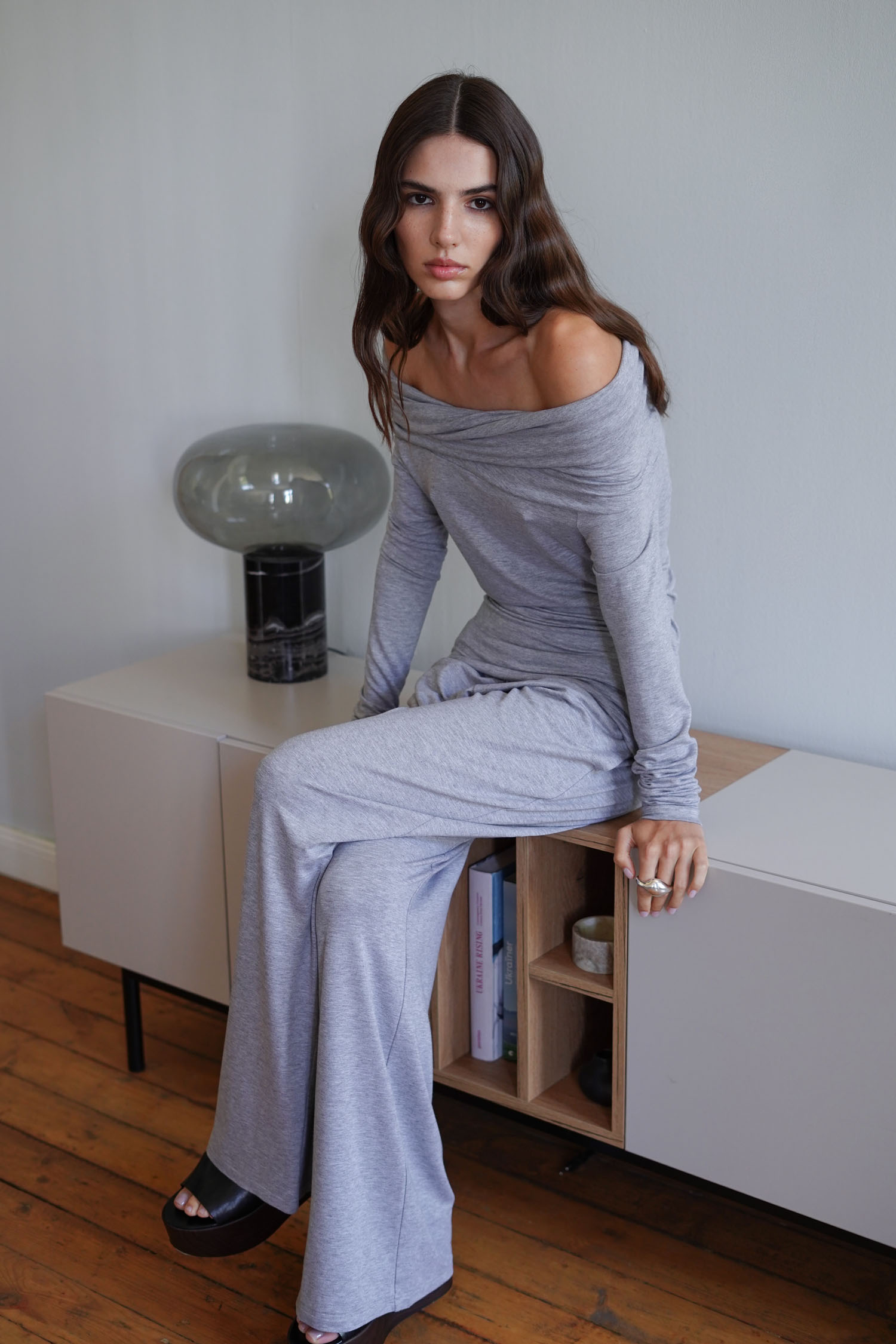 Брюки трикотажні вільного крою сірий меланж TLA_00003413, фото 1 Брюки трикотажні вільного крою сірий меланж TLA_00003413, фото 1 - в интернет магазине KAPSULA