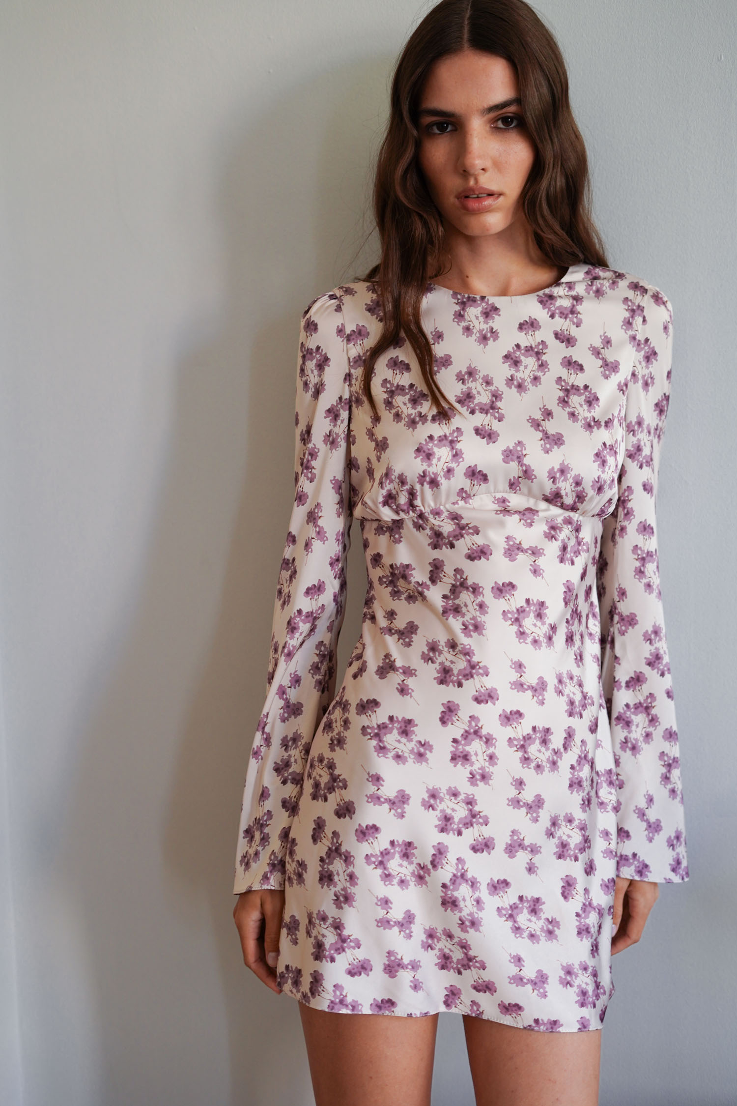 Сукня міні сатинова з фігурним вирізом та принтом бежева TLA_00003416, фото 1 Сукня міні сатинова з фігурним вирізом та принтом бежева TLA_00003416, фото 1 - в интернет магазине KAPSULA