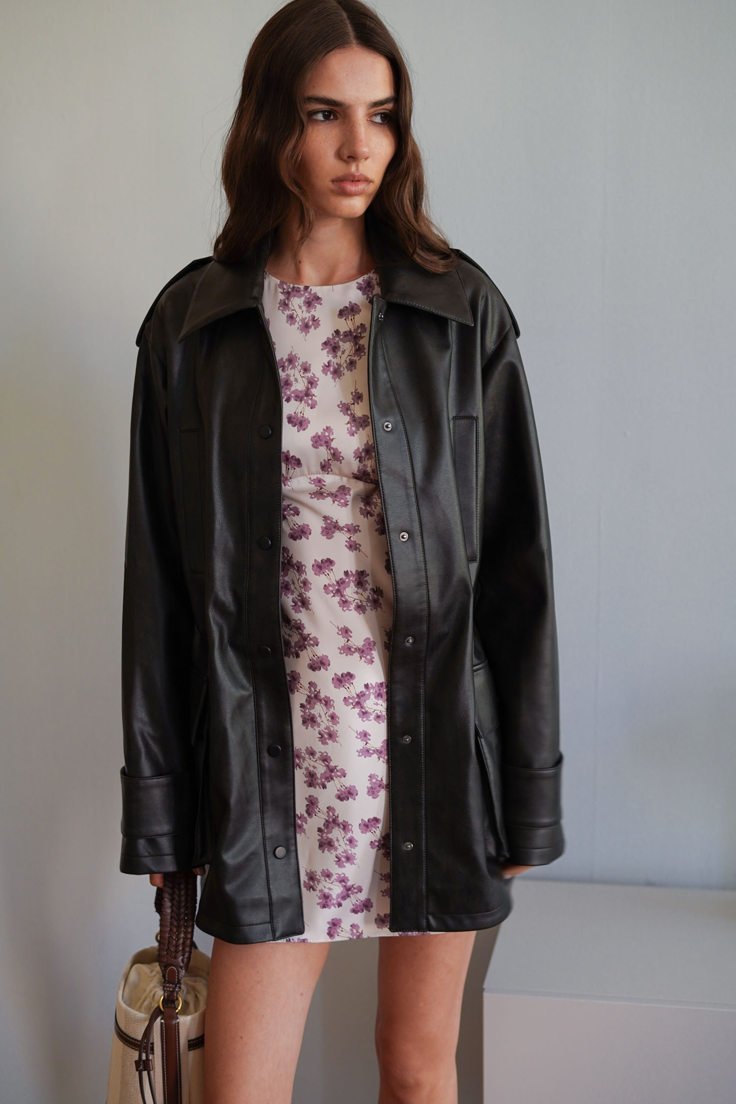 Сукня міні сатинова з фігурним вирізом та принтом бежева TLA_00003416, фото 1 Сукня міні сатинова з фігурним вирізом та принтом бежева TLA_00003416, фото 1 - в интернет магазине KAPSULA