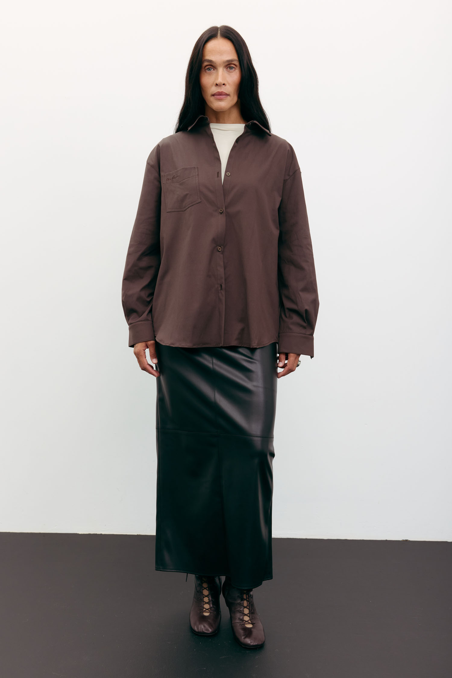 Сорочка оверсайз з вишивкою шоколадна TLA_00003486, фото 1 Сорочка оверсайз з вишивкою шоколадна TLA_00003486, фото 1 - в интернет магазине KAPSULA