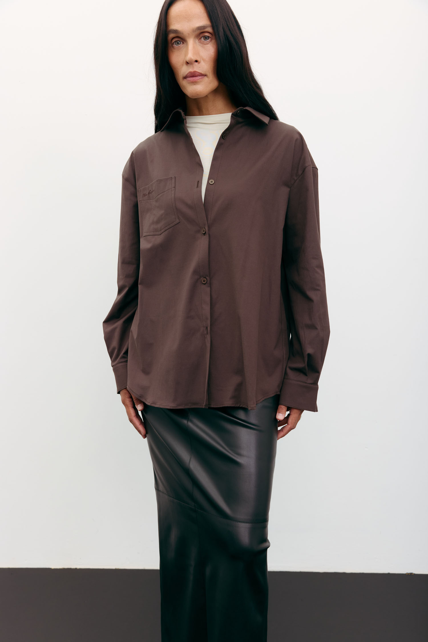 Сорочка оверсайз з вишивкою шоколадна TLA_00003486, фото 1 Сорочка оверсайз з вишивкою шоколадна TLA_00003486, фото 1 - в интернет магазине KAPSULA