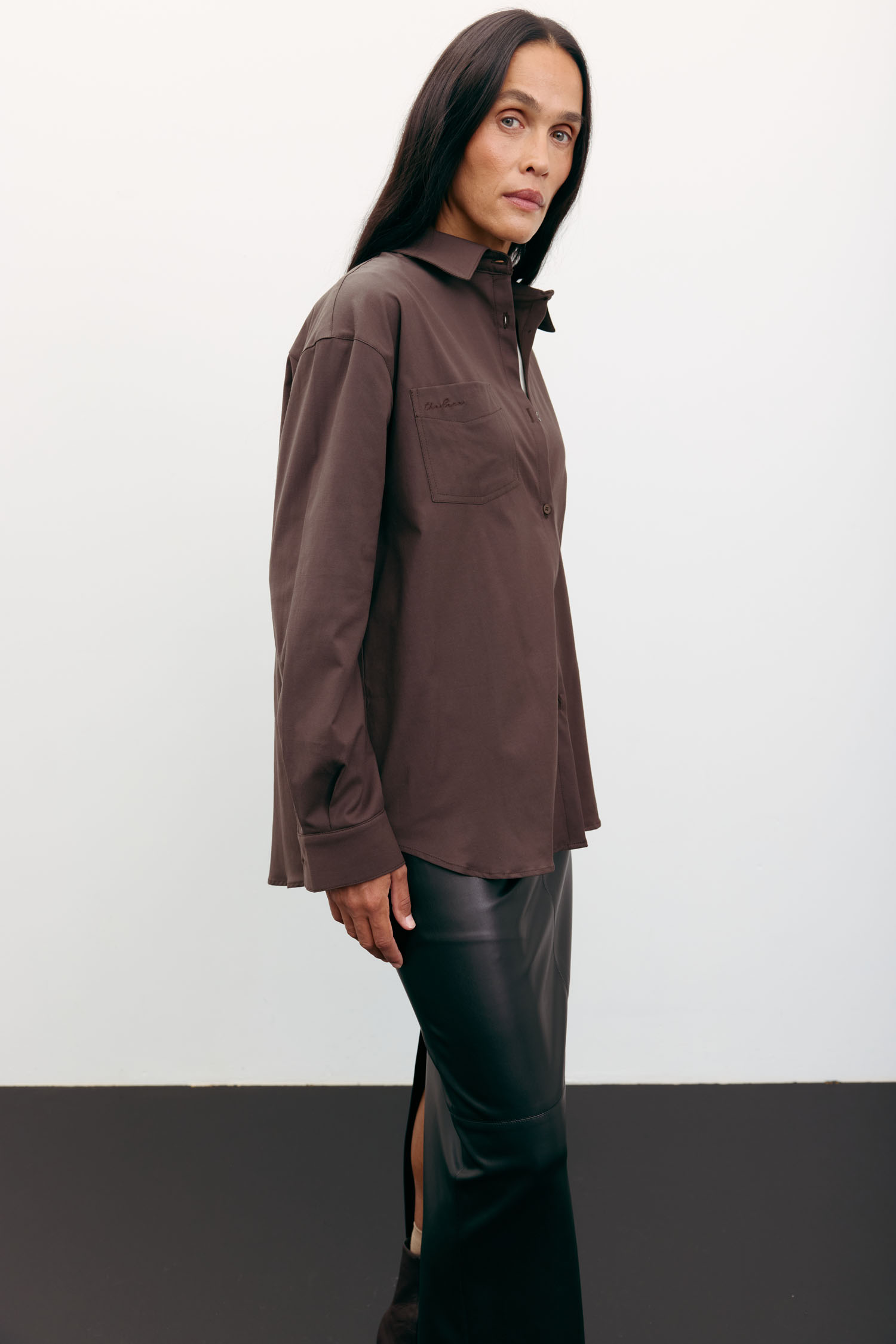 Сорочка оверсайз з вишивкою шоколадна TLA_00003486, фото 1 Сорочка оверсайз з вишивкою шоколадна TLA_00003486, фото 1 - в интернет магазине KAPSULA