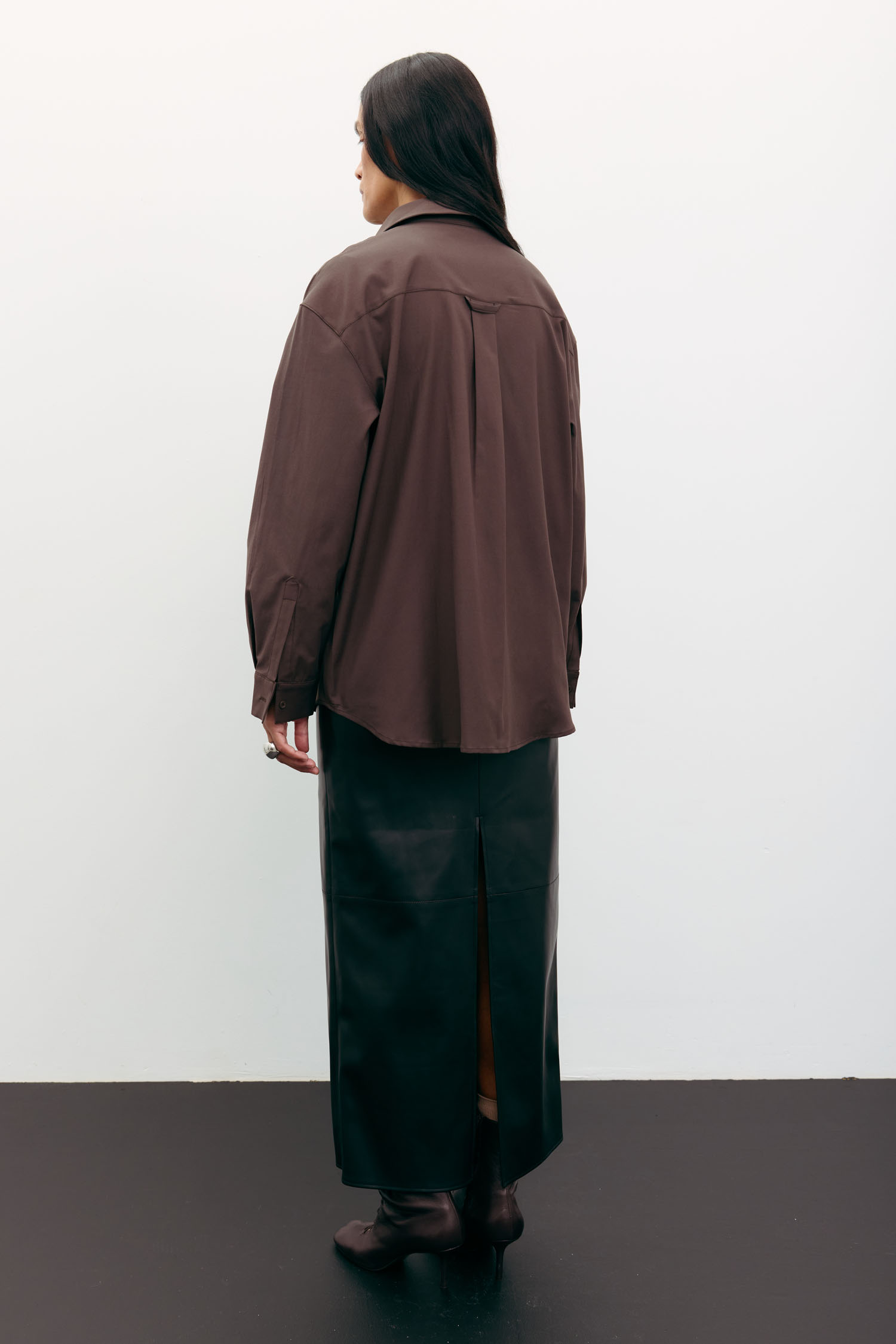 Сорочка оверсайз з вишивкою шоколадна TLA_00003486, фото 1 Сорочка оверсайз з вишивкою шоколадна TLA_00003486, фото 1 - в интернет магазине KAPSULA