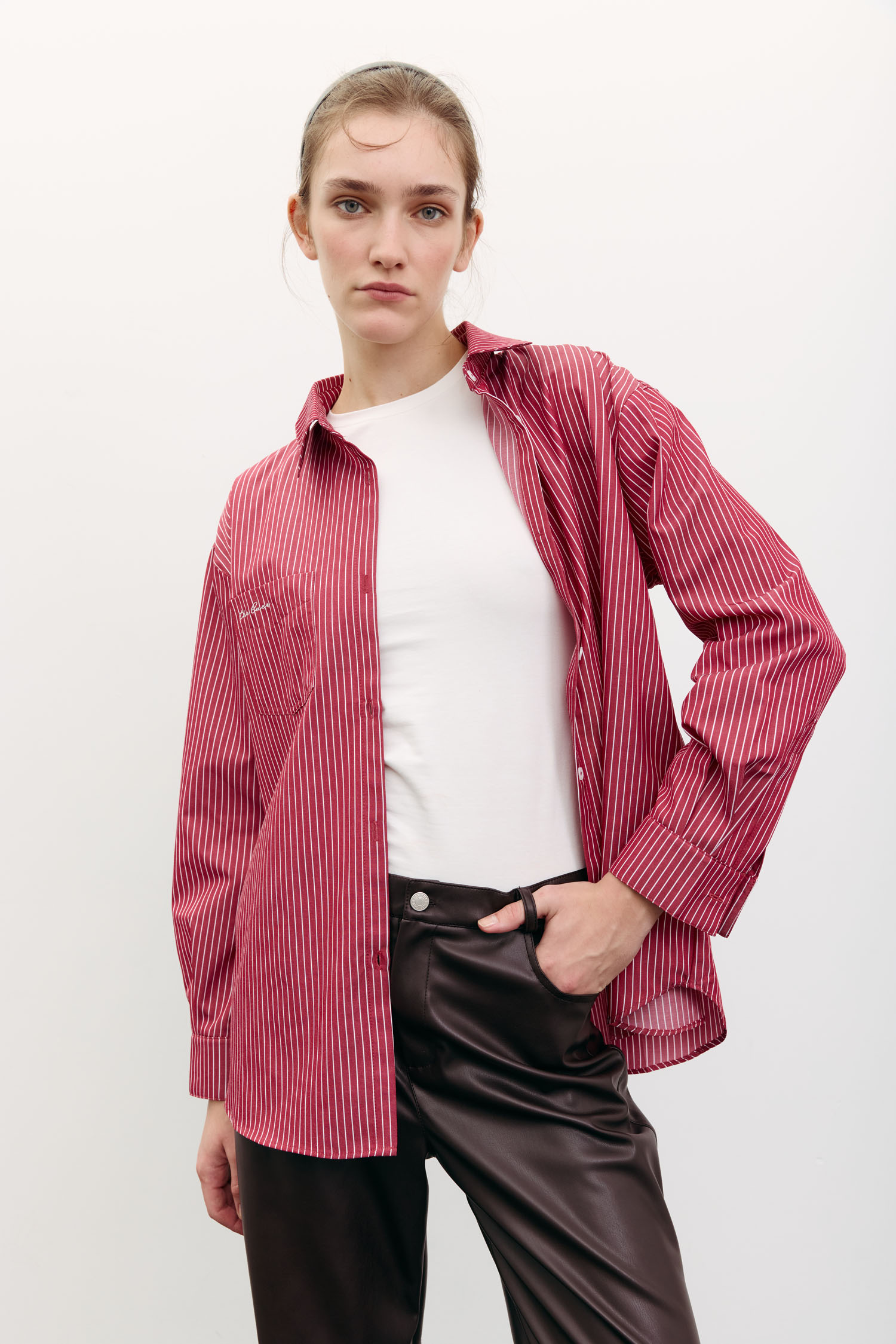 Сорочка оверсайз з вишивкою в смужку червона TLA_00003487, фото 1 Сорочка оверсайз з вишивкою в смужку червона TLA_00003487, фото 1 - в интернет магазине KAPSULA