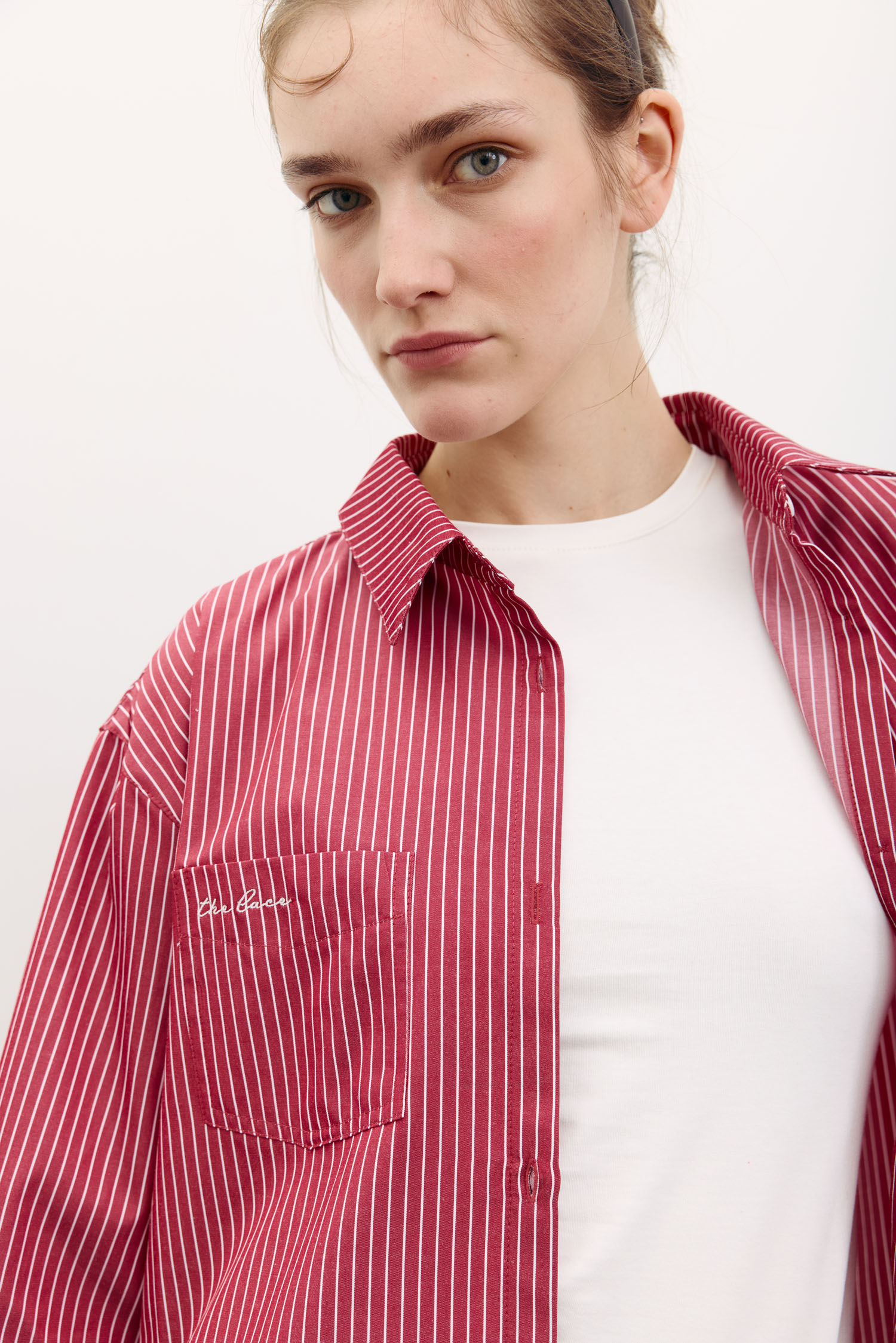 Сорочка оверсайз з вишивкою в смужку червона TLA_00003487, фото 1 Сорочка оверсайз з вишивкою в смужку червона TLA_00003487, фото 1 - в интернет магазине KAPSULA